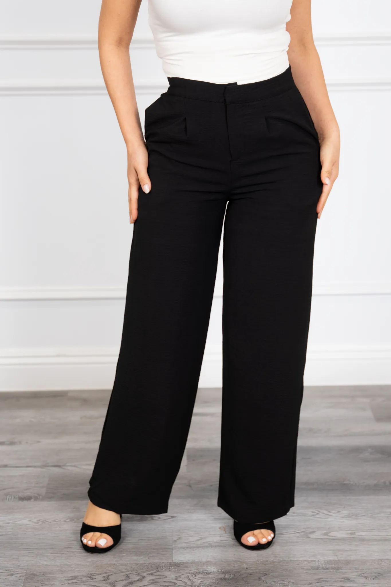 Patty - Black Pleated Wide-Leg Trousers