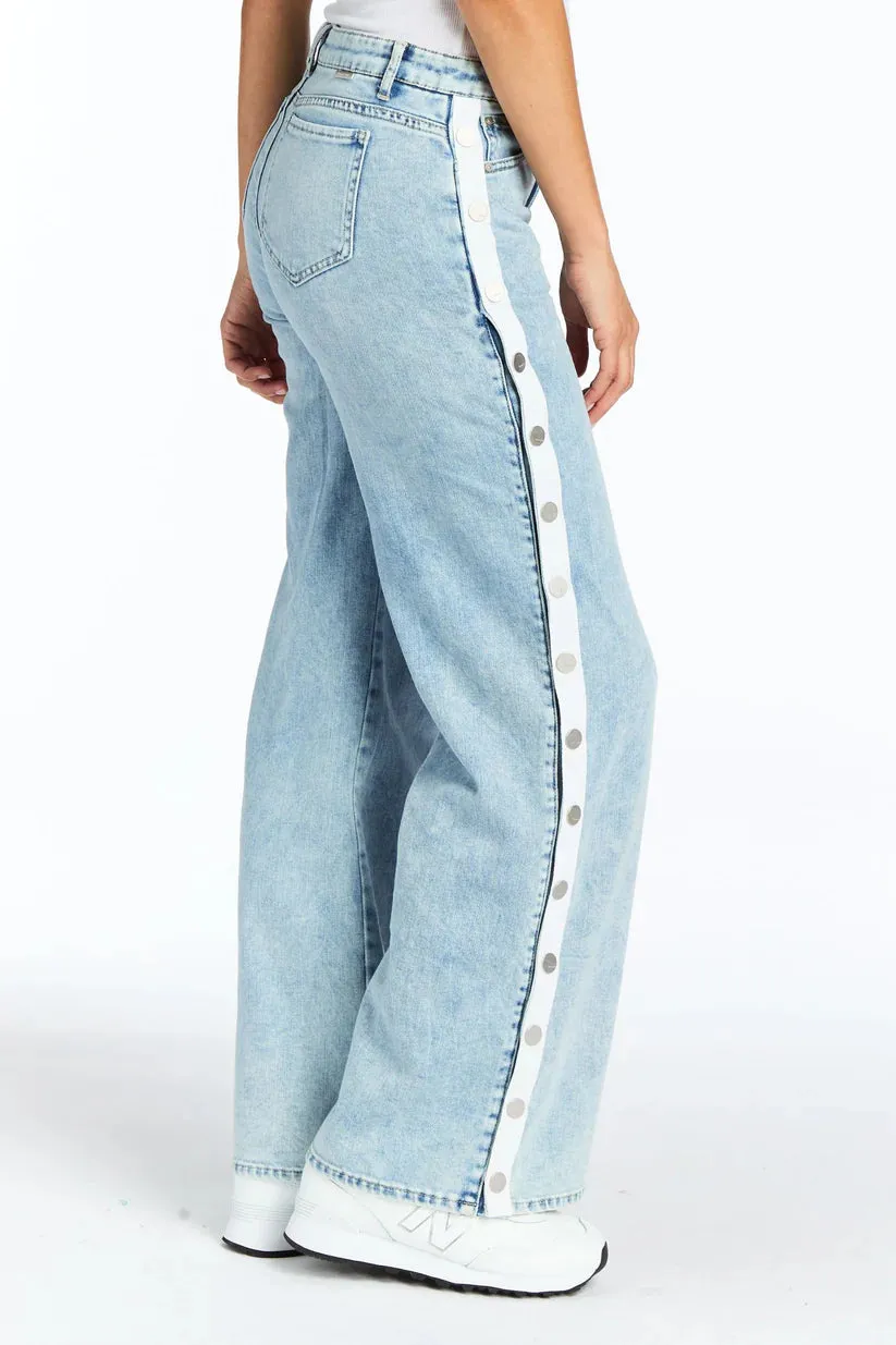 Snap Me Up Wide Leg - Light Indigo