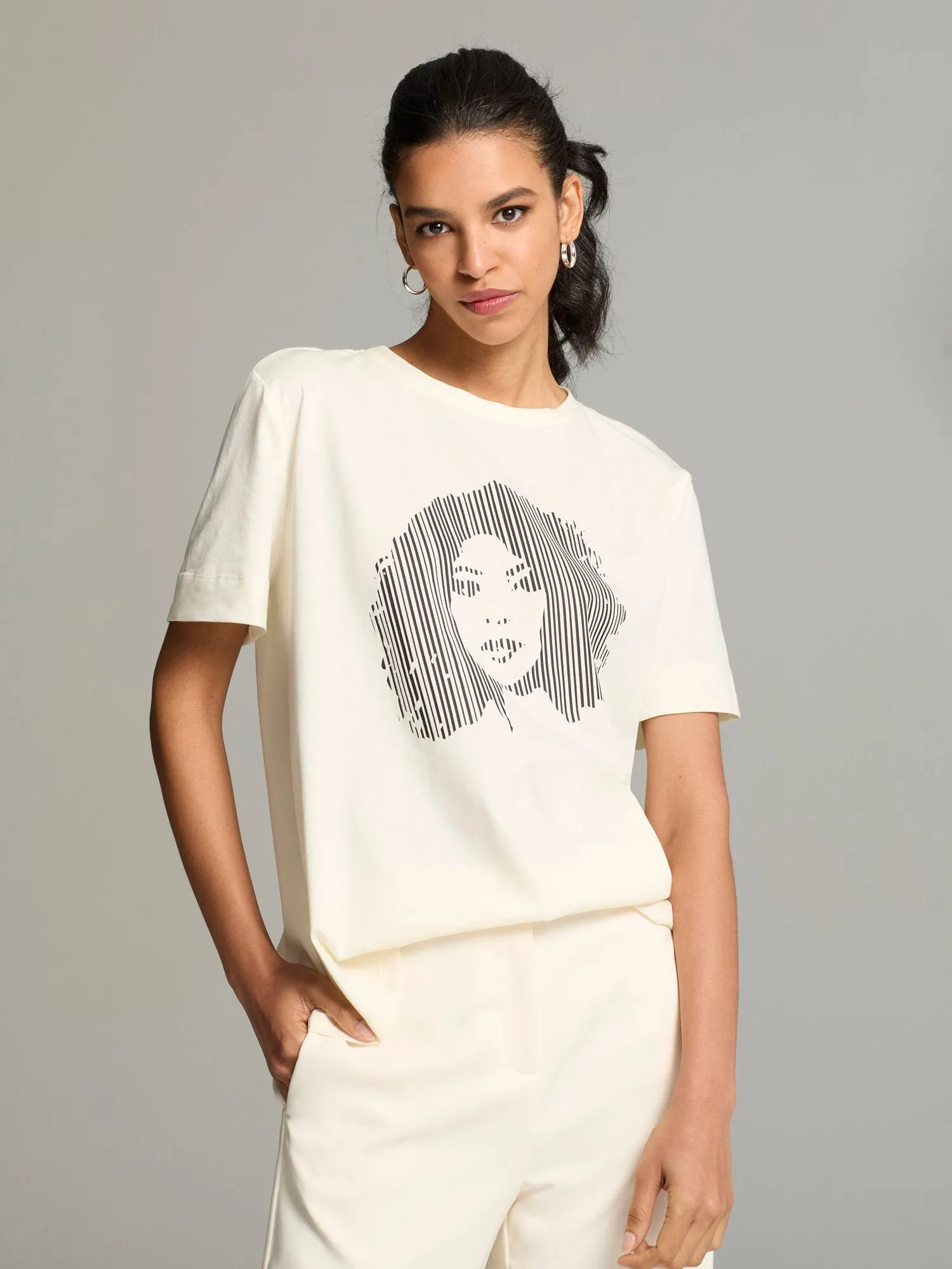 Vittoria Modern Portrait Graphic Tee