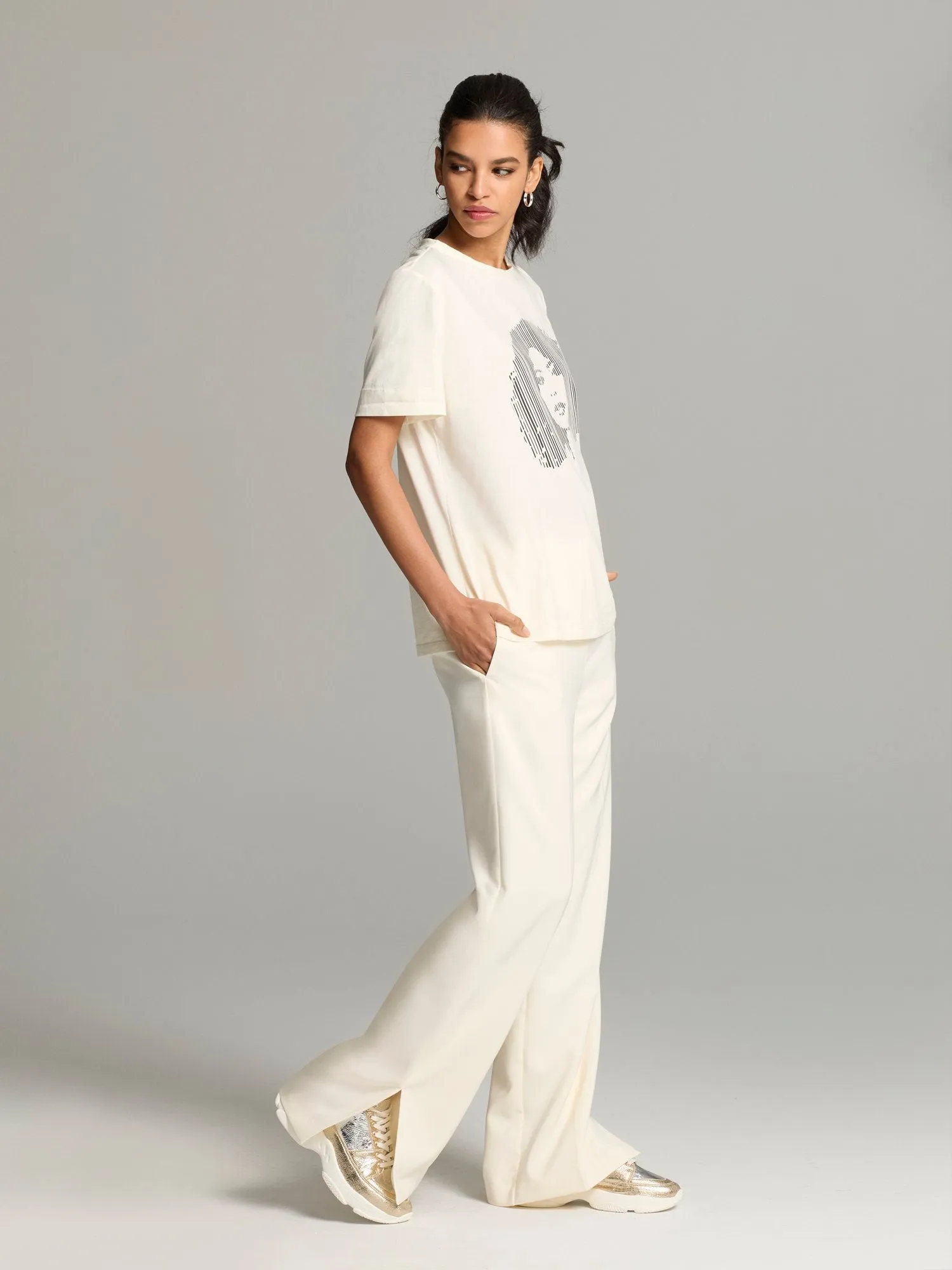 Vittoria Modern Portrait Graphic Tee