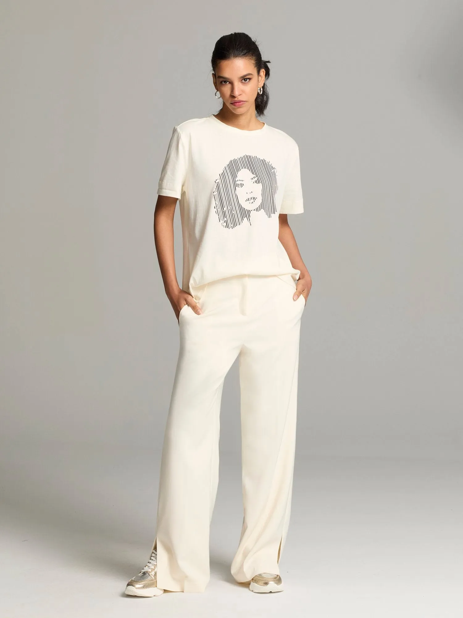 Vittoria Modern Portrait Graphic Tee