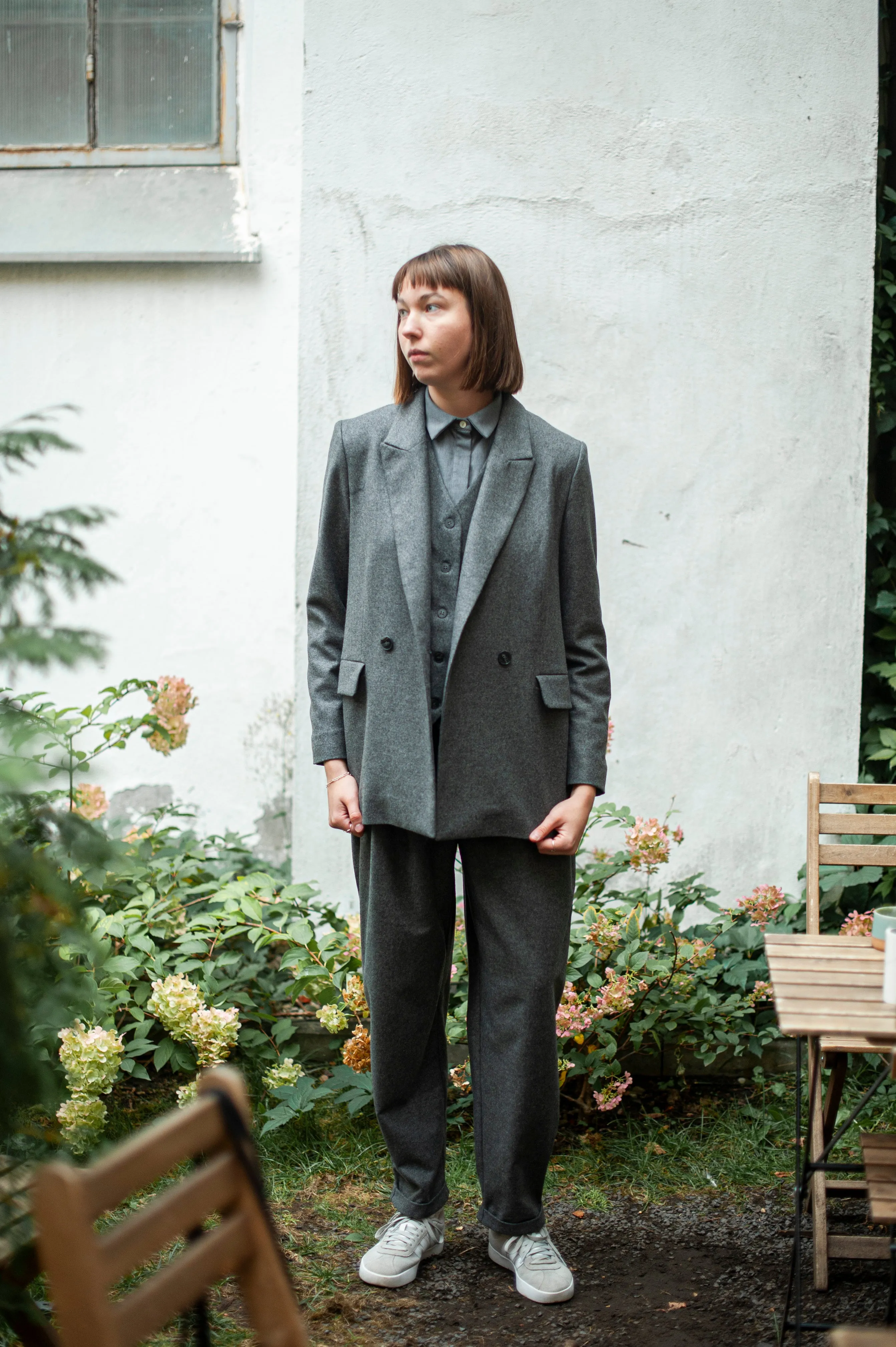 Women's tweed wool tapered barrel-leg pants