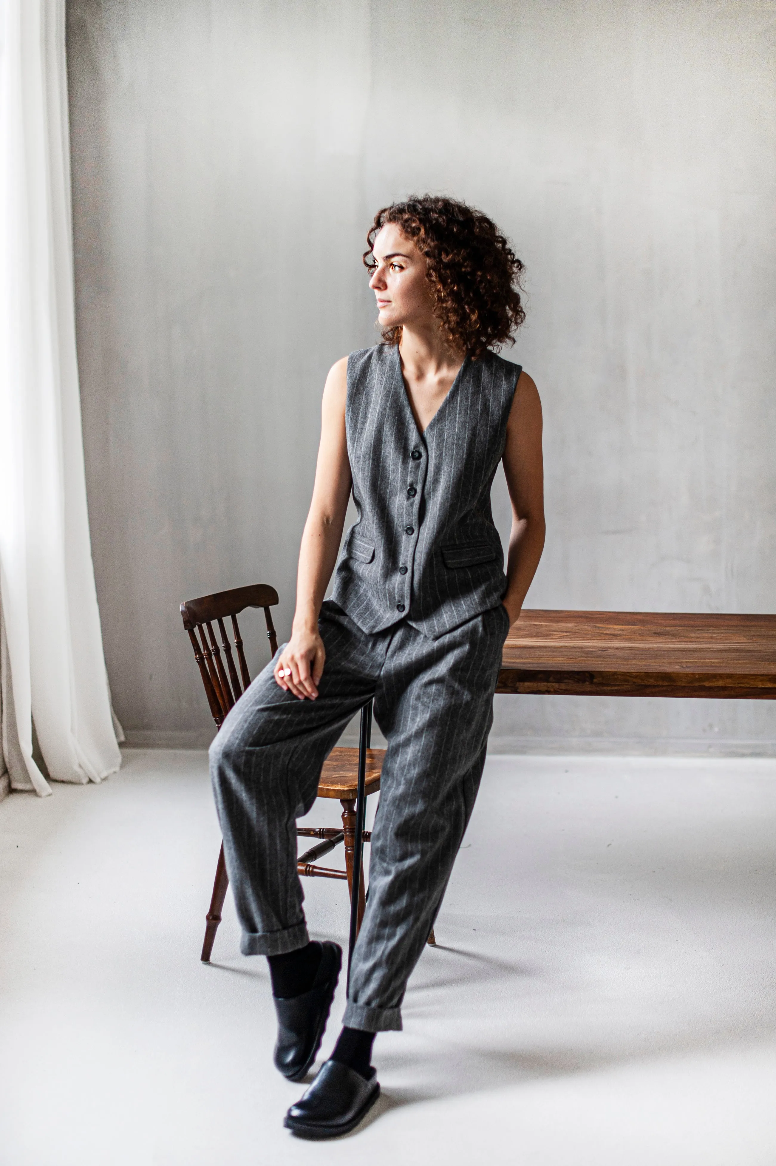 Women's tweed wool tapered barrel-leg pants