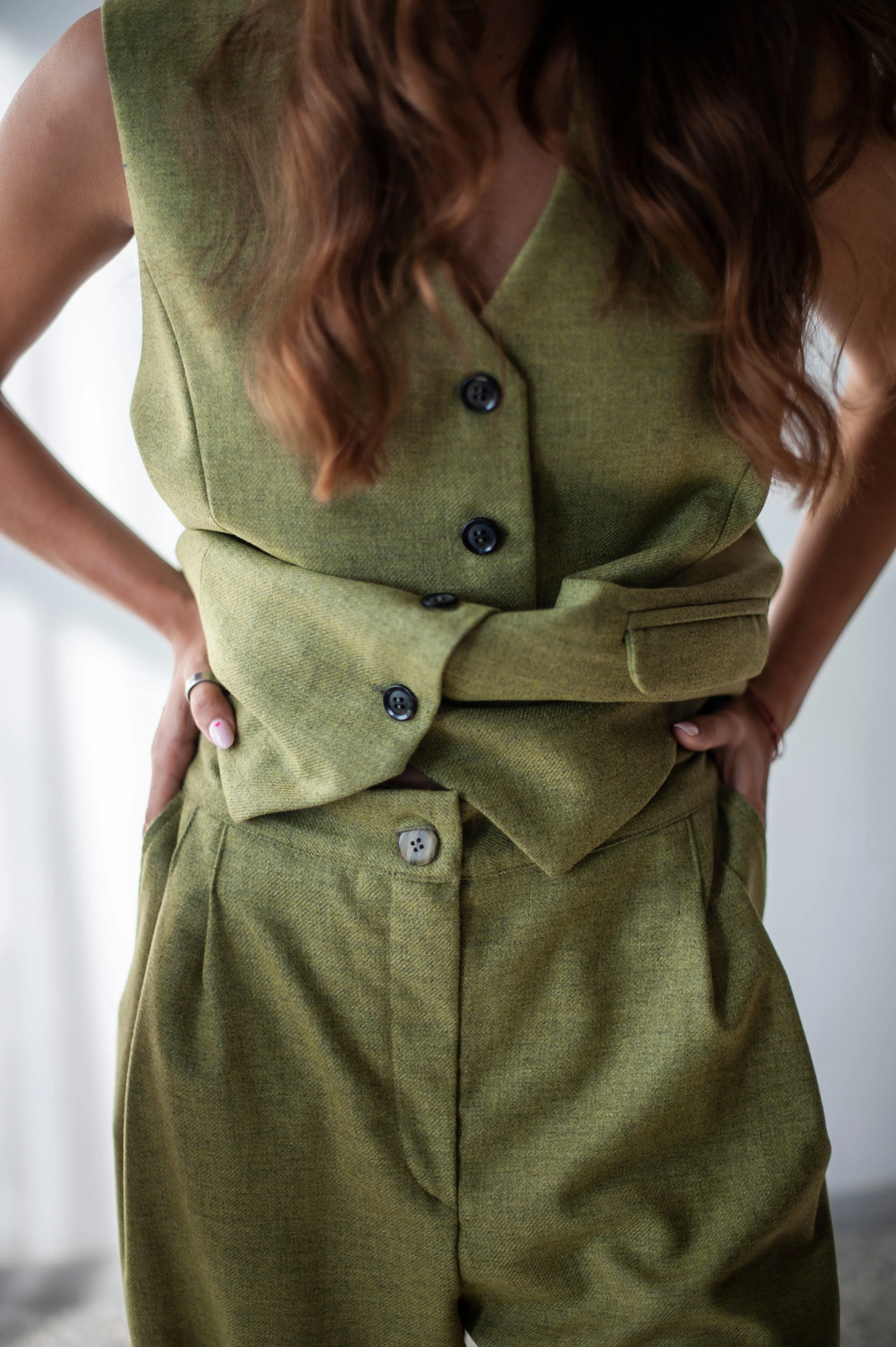 Women's tweed wool tapered barrel-leg pants